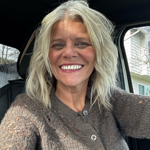 Meet your Posher, Reina - Picture 2 of 9